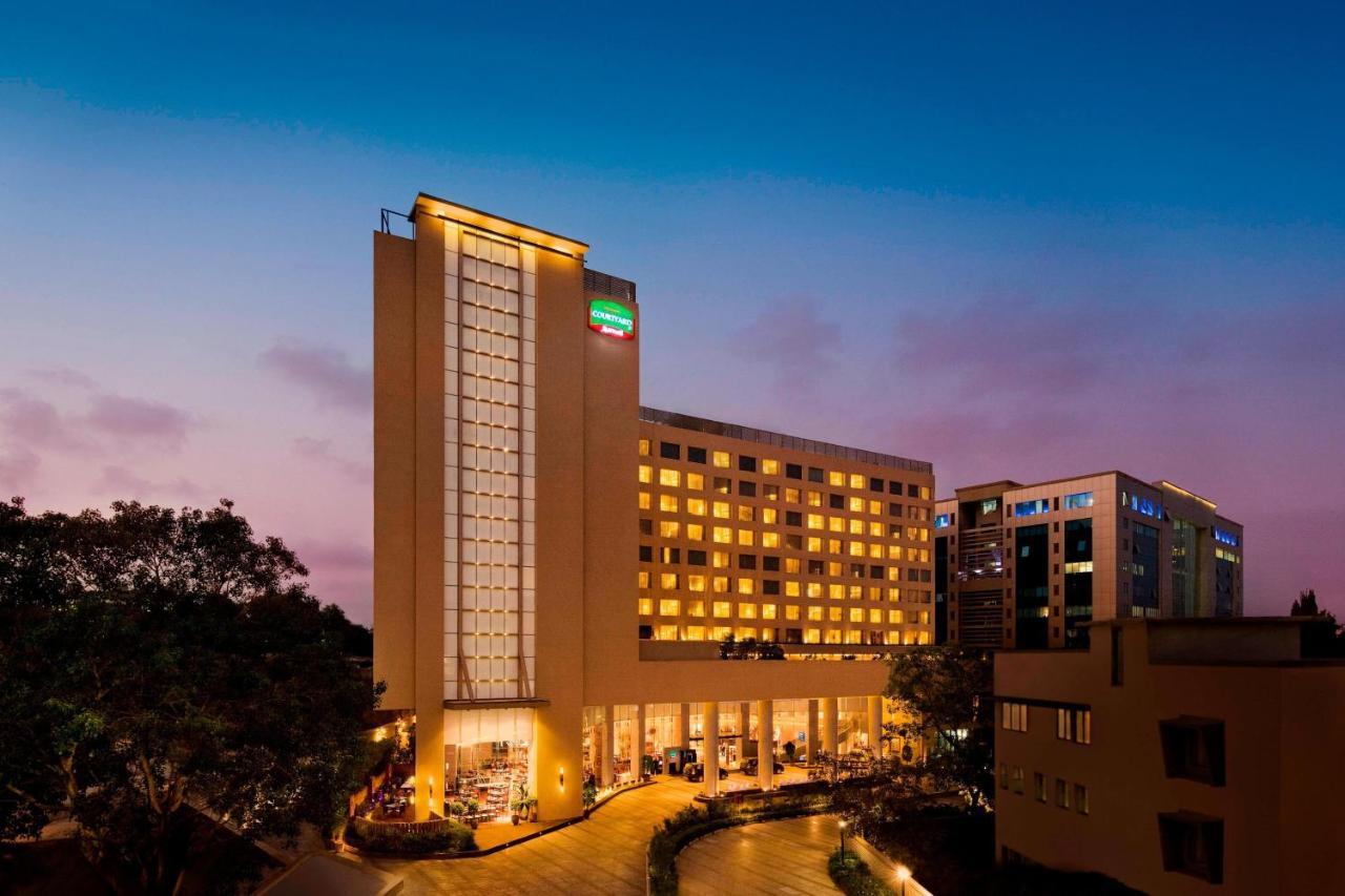 Отель Courtyard By Marriott Mumbai International Airport Экстерьер фото